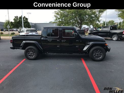 New 2025 Jeep Gladiator Sport image 4