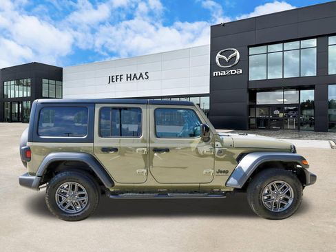 Used 2025 Jeep Wrangler Unlimited Sport AWD/4WD image 5