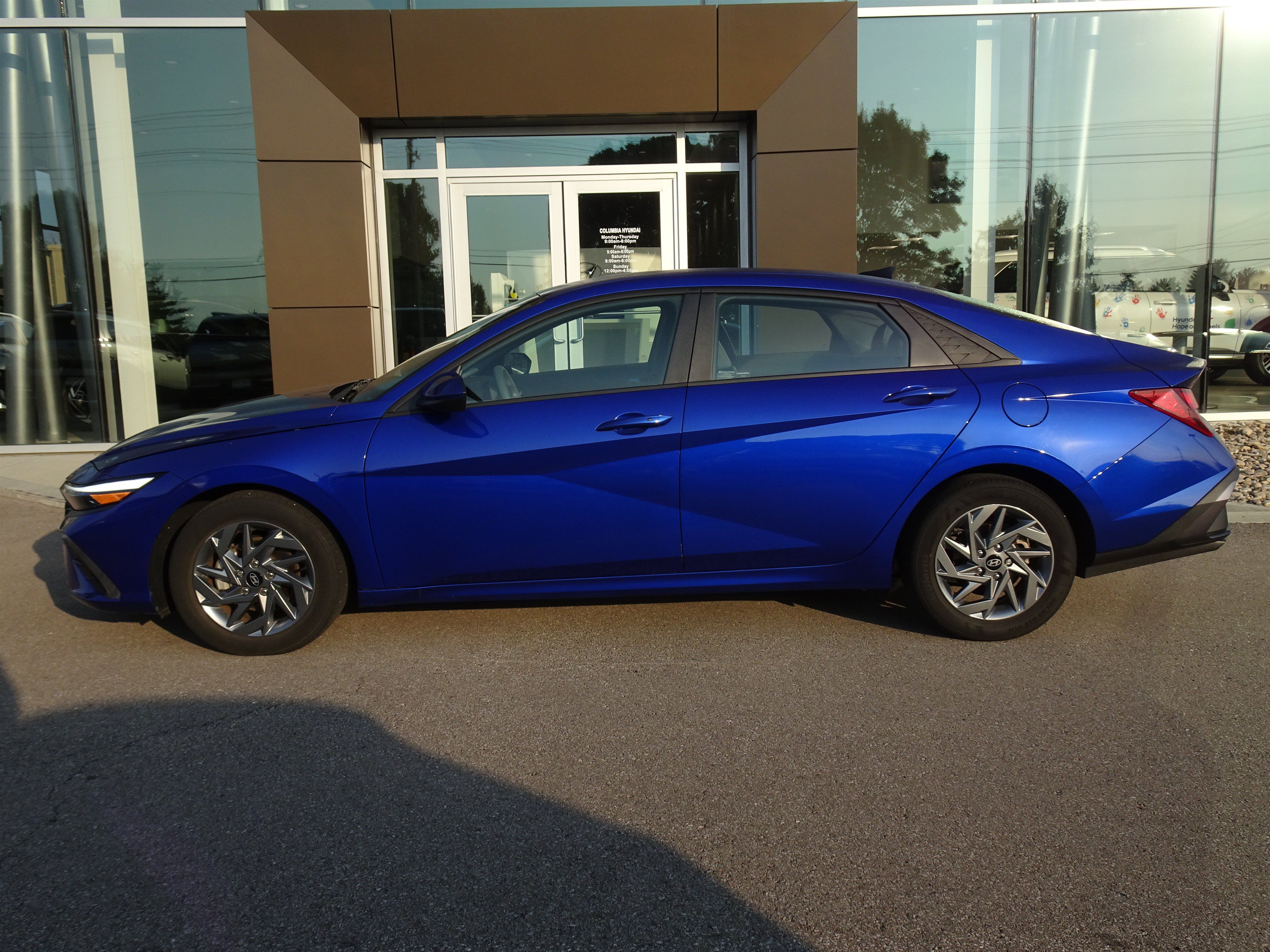 Used 2024 Hyundai Elantra SEL FWD image 2
