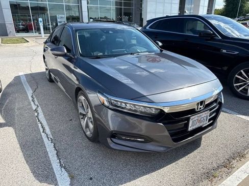 Used 2018 Honda Accord Touring image 3