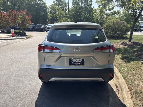 Used 2022 Toyota Corolla Cross L FWD image 13