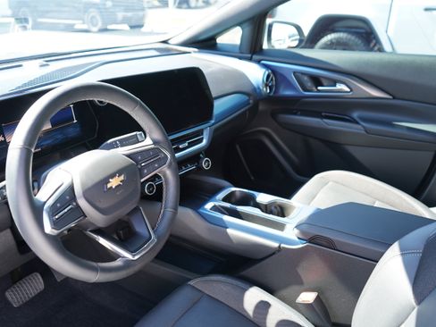 Used 2024 Chevrolet Equinox EV LT FWD image 12
