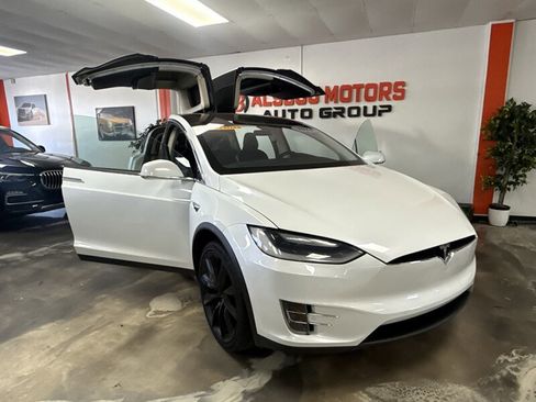Used 2016 Tesla Model X 75D image 1