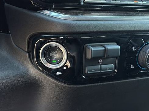 Used 2025 Chevrolet Silverado 1500 LT image 28