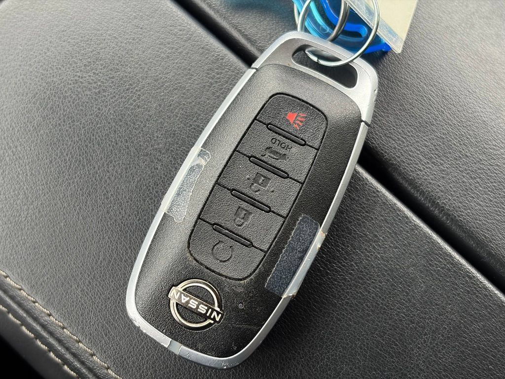 Used 2025 Nissan Rogue SV AWD/4WD image 34