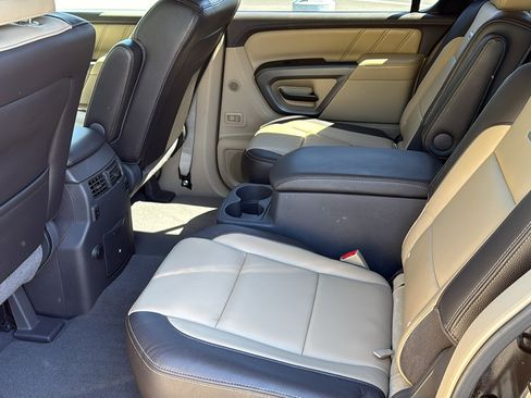 Used 2015 Nissan Armada Platinum w/ Platinum Reserve Package AWD/4WD image 22