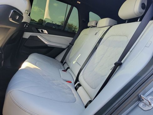 Used 2025 BMW X5 xDrive40i w/ Premium Package image 11