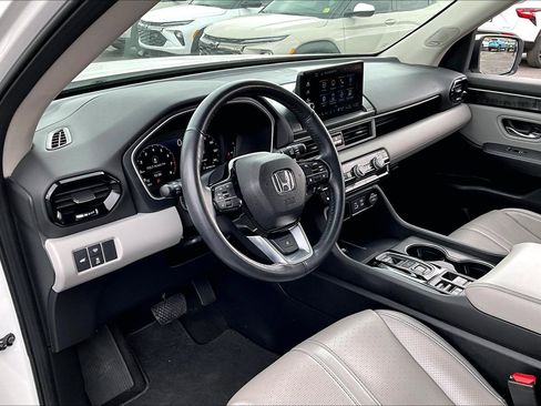 Used 2023 Honda Pilot Elite image 13