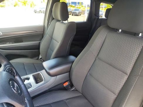 Used 2018 Jeep Grand Cherokee Laredo AWD/4WD image 15