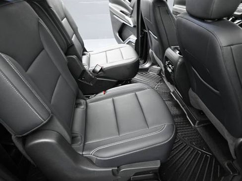 Used 2024 Chevrolet Traverse LT w/ Enhanced Driving Package FWD image 19