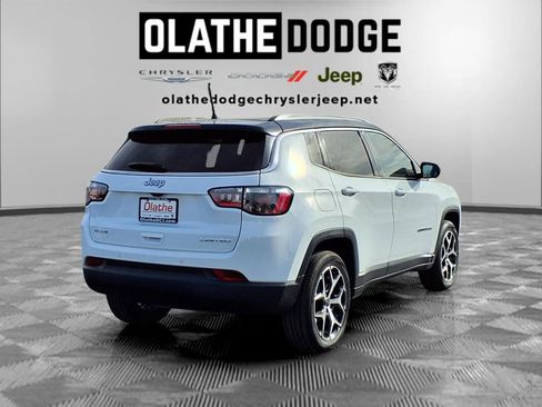 Used 2025 Jeep Compass Limited image 29