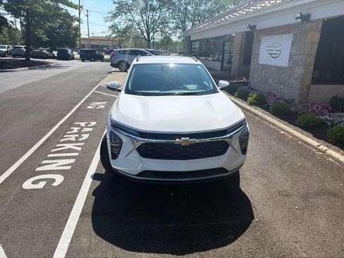 Used 2024 Chevrolet Trax LT w/ Driver Confidence Package FWD image 4