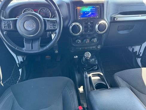 Used 2016 Jeep Wrangler Unlimited Sahara w/ Connectivity Group AWD/4WD image 11