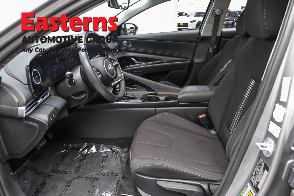 Used 2025 Hyundai Elantra SEL FWD image 16
