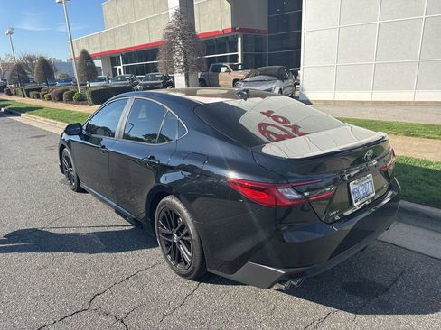 Used 2026 Toyota Camry SE w/ Convenience Package image 6