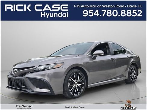 Used 2024 Toyota Camry SE FWD image 1