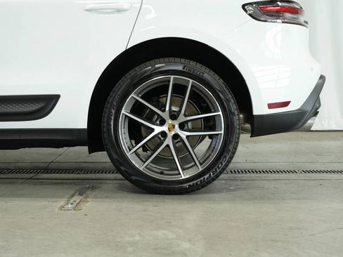 Certified 2025 Porsche Macan AWD/4WD image 44
