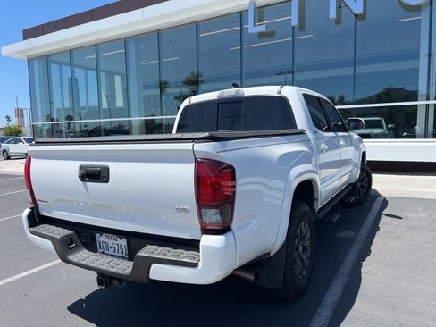 Used 2022 Toyota Tacoma SR5 w/ Technology Package image 8