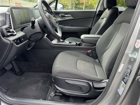 Used 2023 Kia Sportage LX image 19