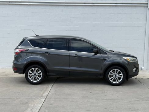 Used 2017 Ford Escape SE FWD image 9
