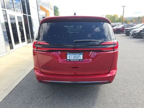 New 2026 Chrysler Pacifica Select image 5