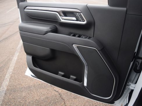 Used 2025 Chevrolet Silverado 3500 LTZ image 17