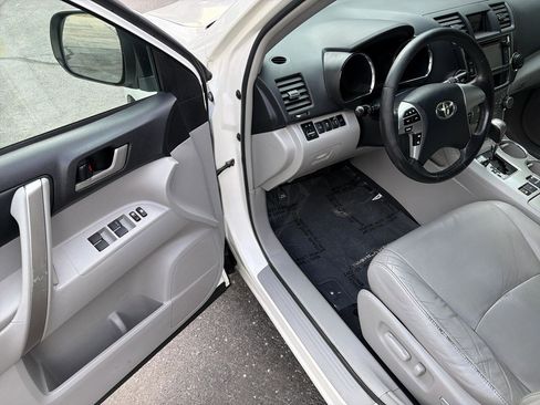 Used 2013 Toyota Highlander SE AWD/4WD image 10