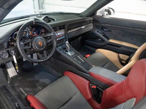 Certified 2019 Porsche 911 GT2 RS RWD image 4