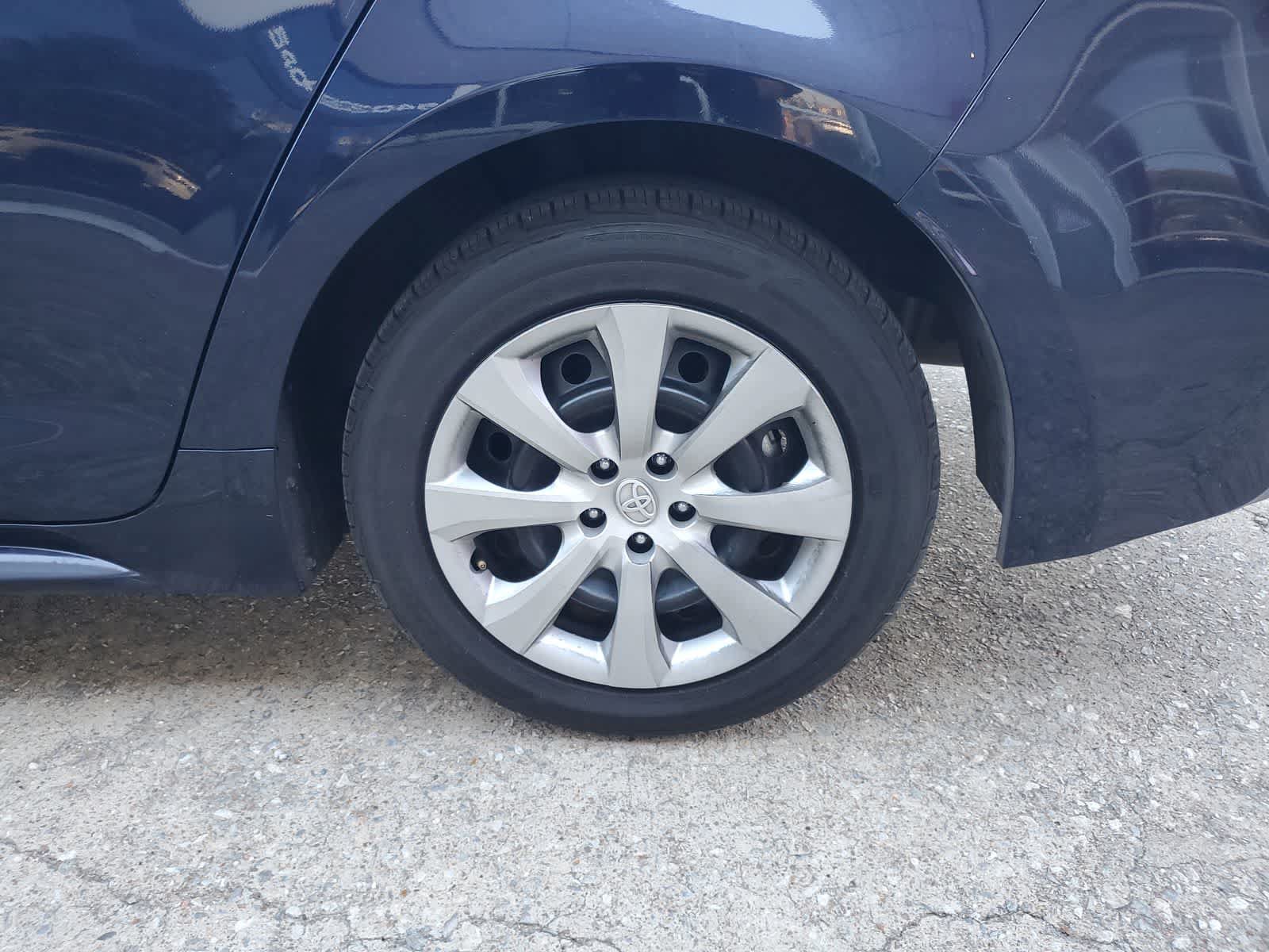 Used 2025 Toyota Corolla LE FWD image 12