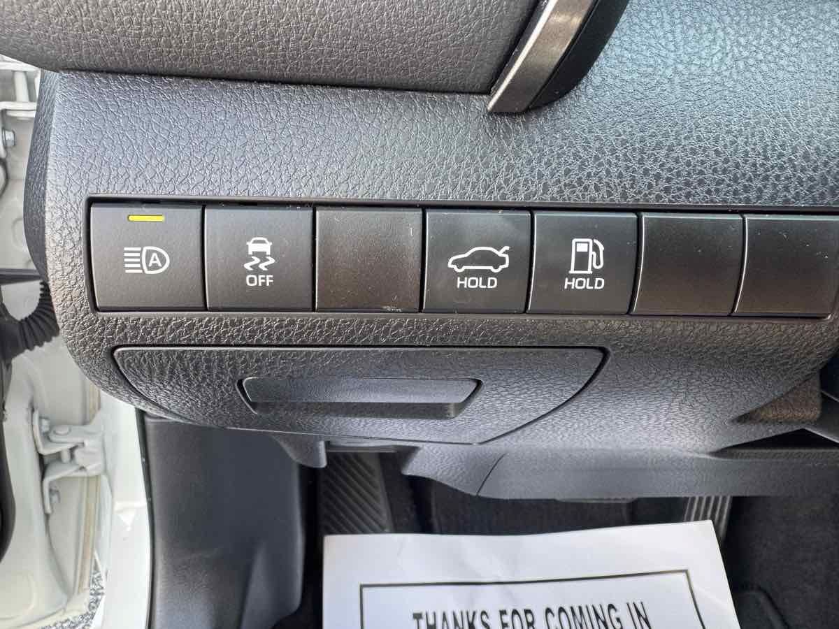 Used 2022 Toyota Camry XLE FWD image 17