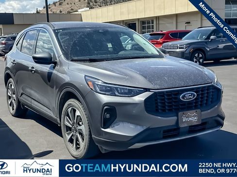 Used 2025 Ford Escape Platinum AWD/4WD image 1