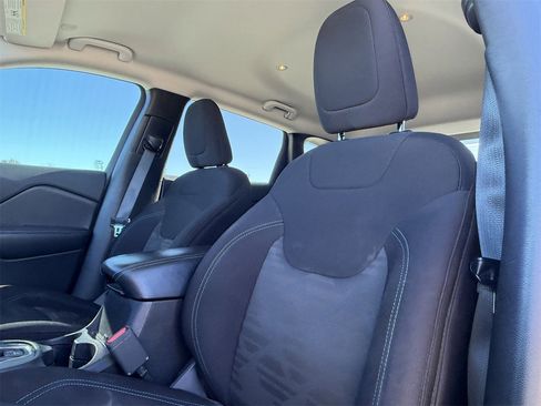 Used 2020 Jeep Cherokee Latitude image 23