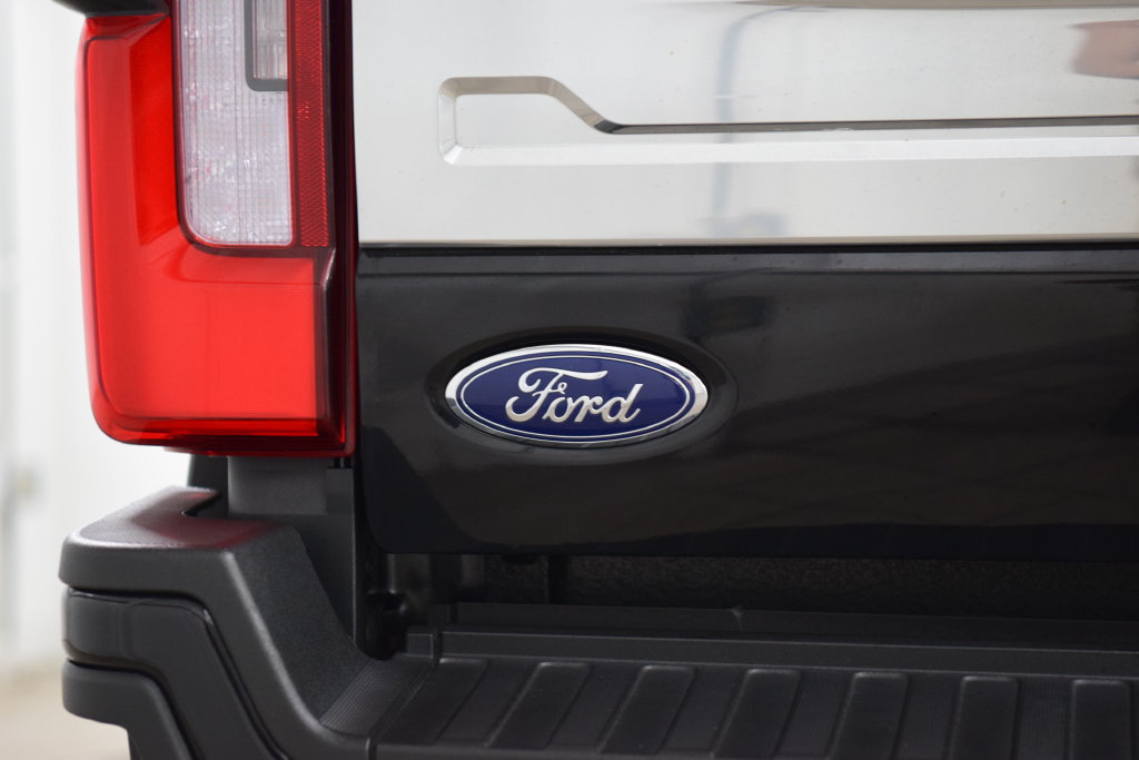 Used 2024 Ford F350 Platinum w/ FX4 Off-Road Package AWD/4WD image 20