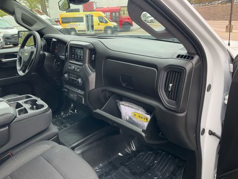 Used 2025 Chevrolet Silverado 1500 W/T w/ Z71 Off-Road Package AWD/4WD image 32