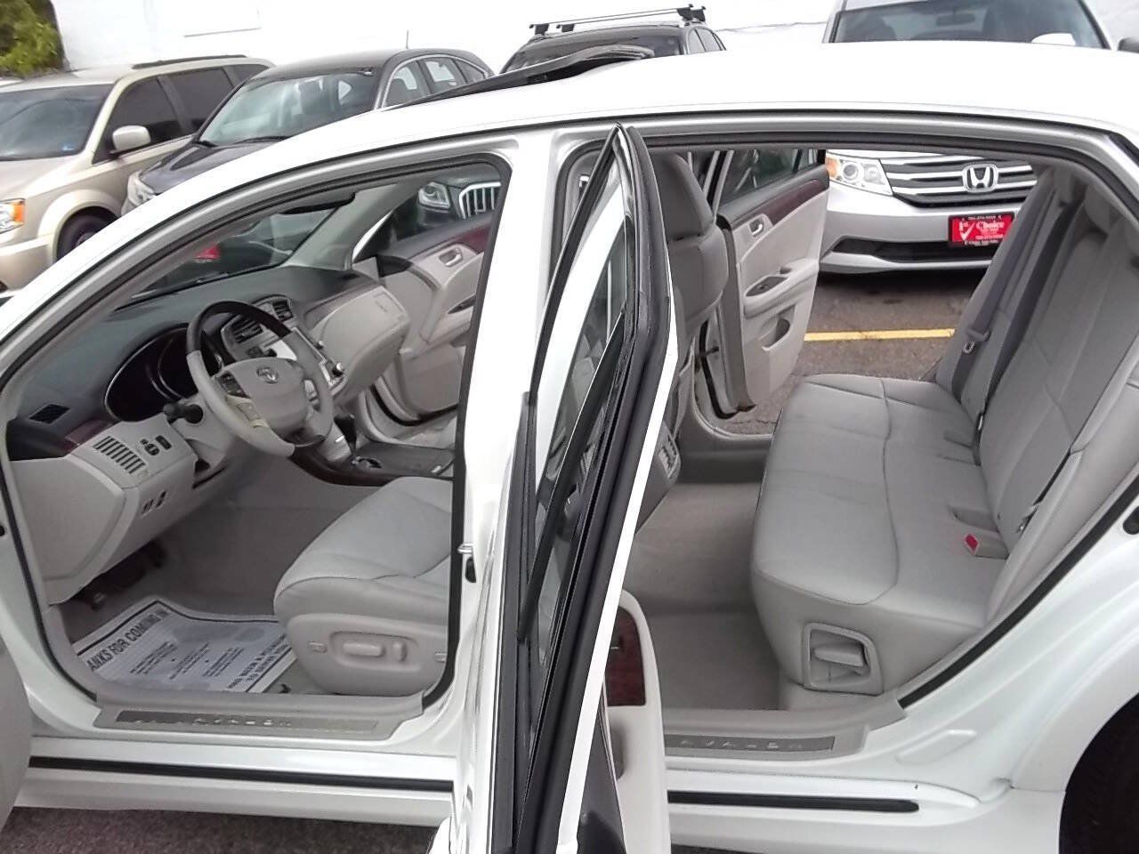 Used 2011 Toyota Avalon Limited FWD image 7