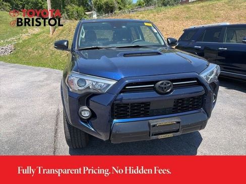 Used 2021 Toyota 4Runner Venture w/ Moonroof Package AWD/4WD image 15