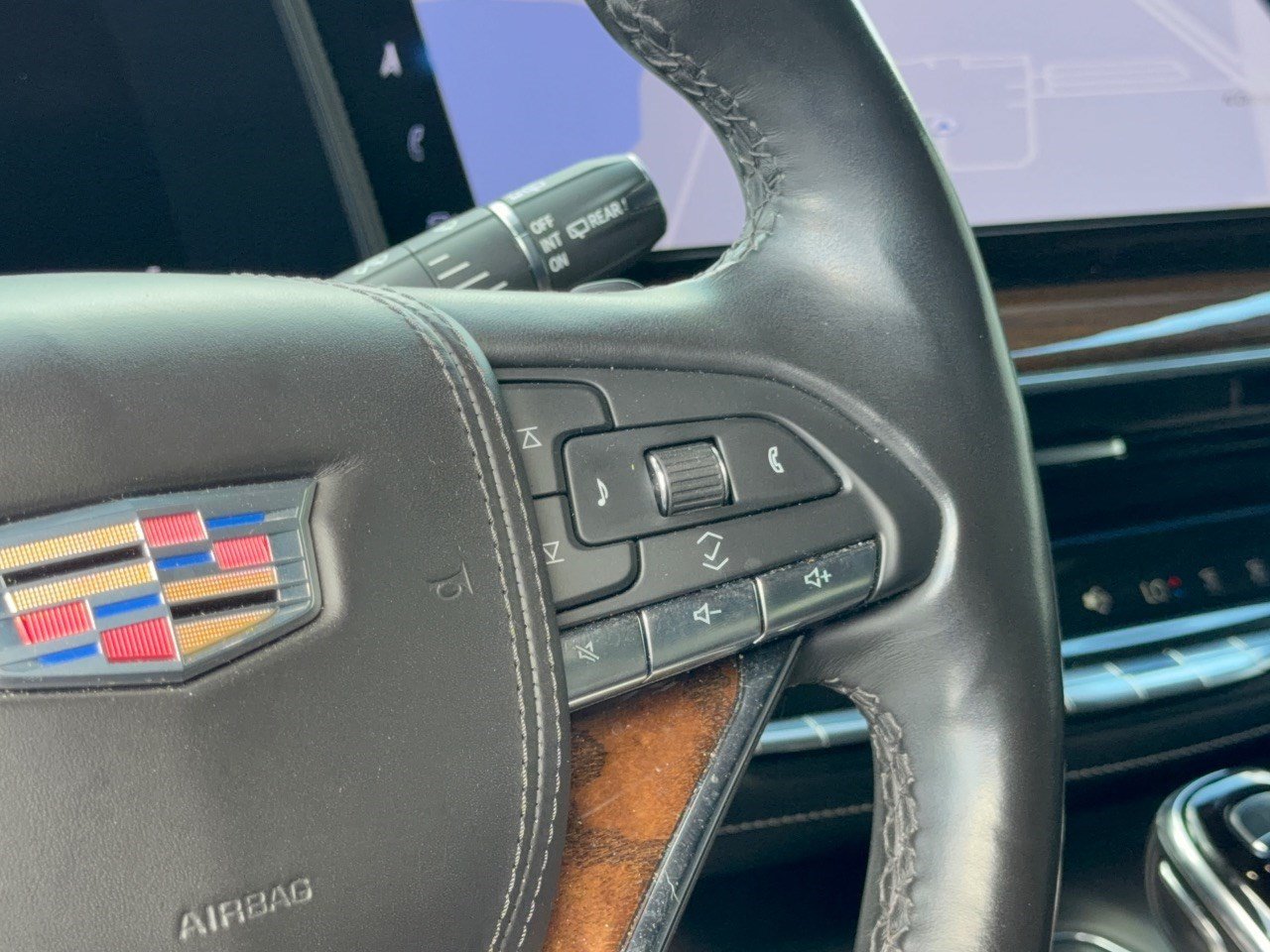 Used 2022 Cadillac Escalade Sport Platinum w/ Heavy-Duty Trailer Package AWD/4WD image 19