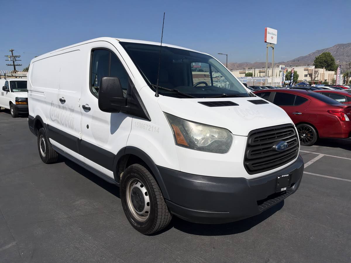 Used 2015 Ford Transit 250 130 Low Roof RWD image 1