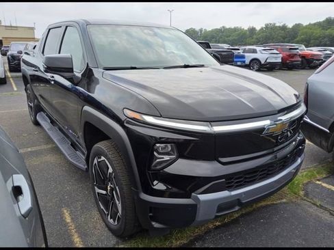 Used 2026 Chevrolet Silverado EV LT AWD/4WD image 5