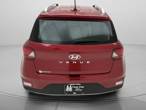 Used 2025 Hyundai Venue SEL FWD image 6
