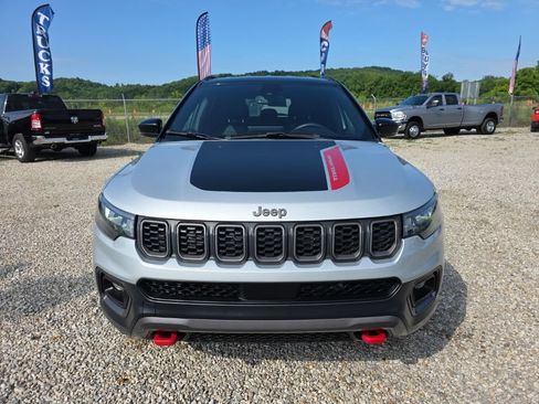 Used 2024 Jeep Compass Trailhawk AWD/4WD image 2