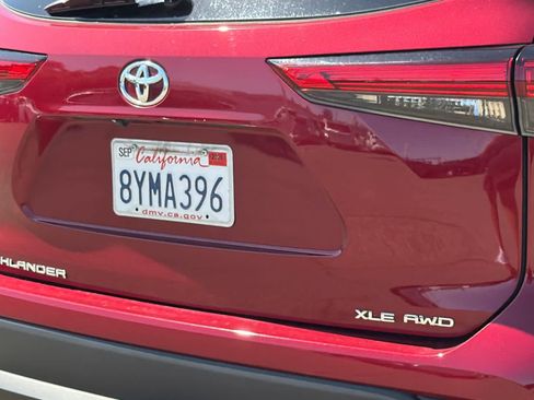 Used 2021 Toyota Highlander XLE AWD/4WD image 22