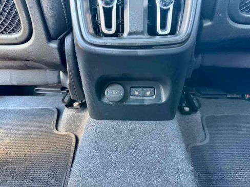 Used 2024 Volvo XC40 B5 Plus w/ Climate Package image 18