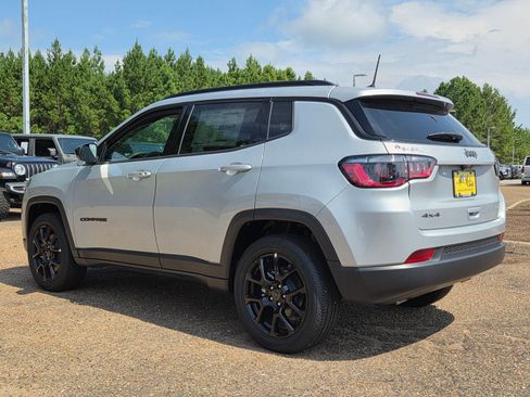 New 2026 Jeep Compass Latitude AWD/4WD image 4