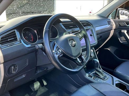 Used 2019 Volkswagen Tiguan SE w/ Panoramic Sunroof Package image 15