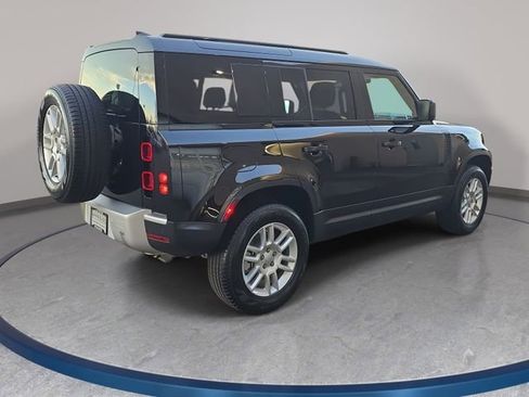 Used 2025 Land Rover Defender 110 S image 5