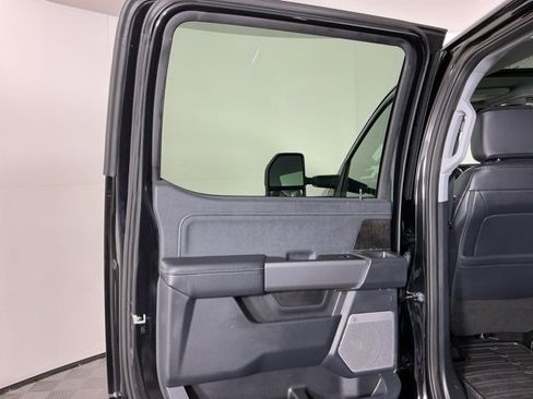 Used 2025 Ford F350 Lariat w/ Black Appearance Package image 30