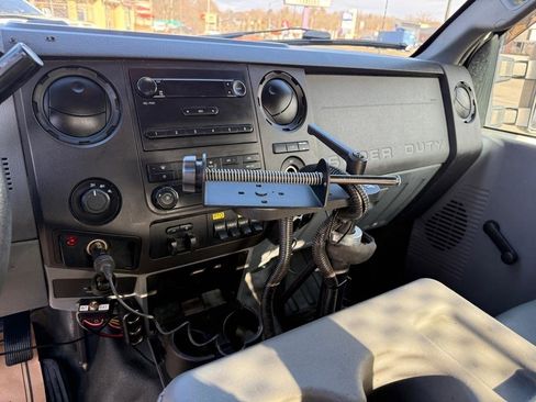 Used 2012 Ford F550 SuperCab DRW 4WD w/ Payload Upgrade Pkg image 16