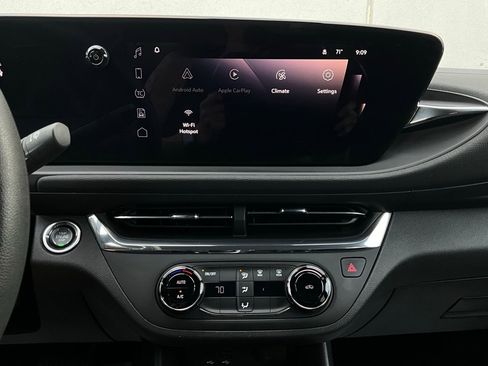 Used 2025 Buick Envista Preferred image 24