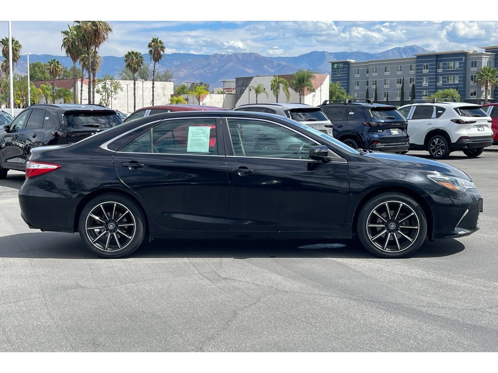 Used 2015 Toyota Camry LE FWD image 7